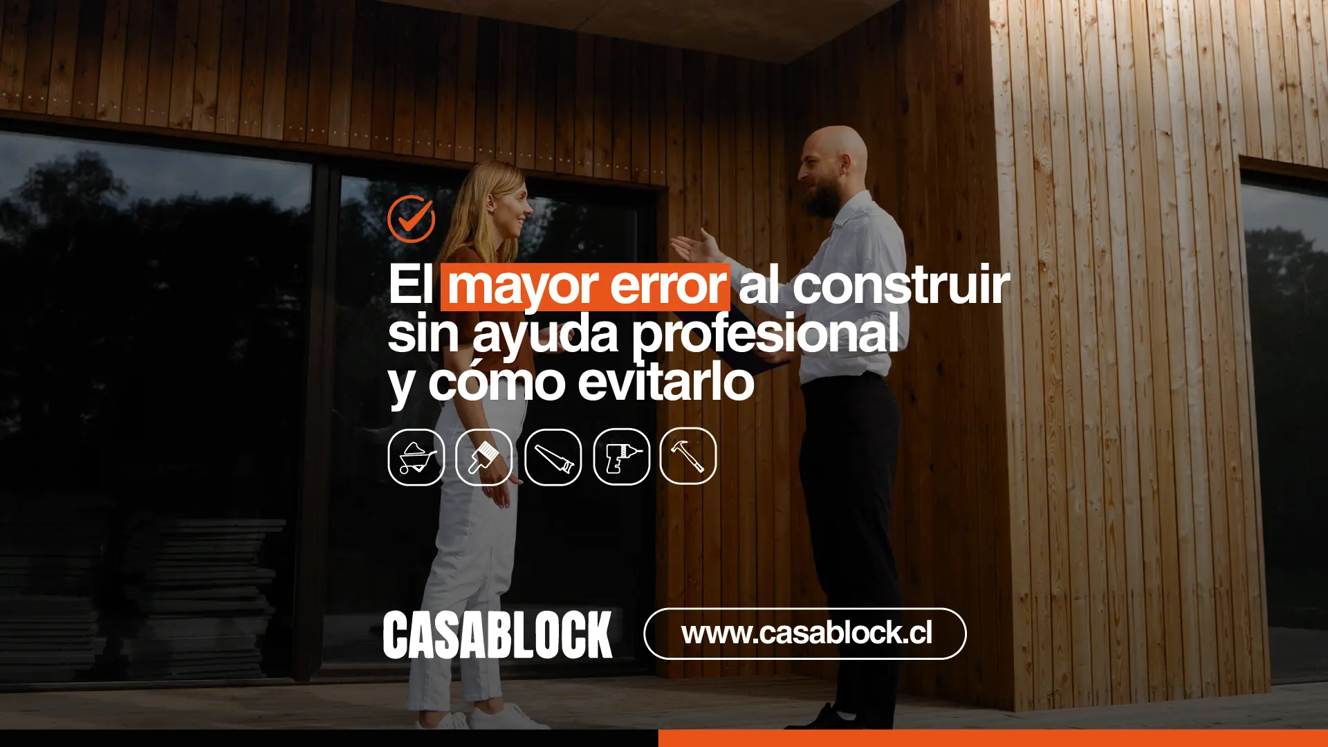 El mayor error al construir sin asesoría profesional – Casablock Conversación entre cliente y profesional en obra - el mayor error al construir sin asesoría y cómo evitarlo